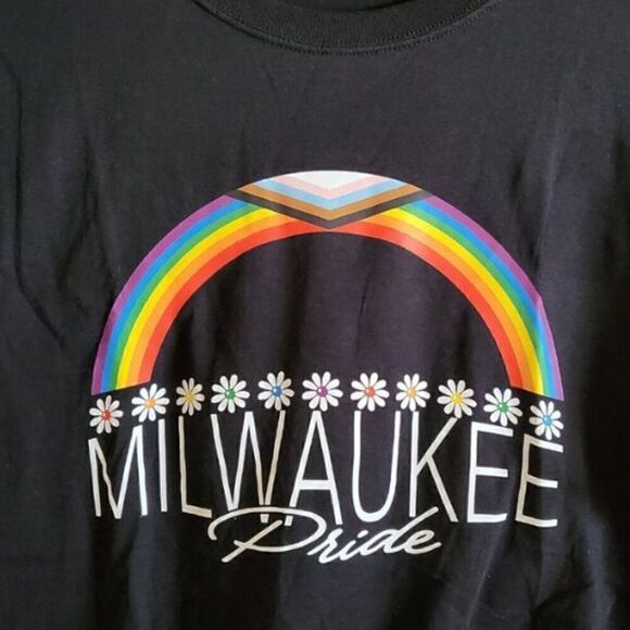 Fruit of the Loom Milwaukee Pride Men's Black T-Shirt Size Large - Picture 2 of 4